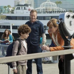 Still of Kiefer Sutherland, Catherine Dent and David Mazouz in Touch (2012)
