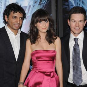 Mark Wahlberg, Zooey Deschanel and M. Night Shyamalan at event of Ivykis (2008)