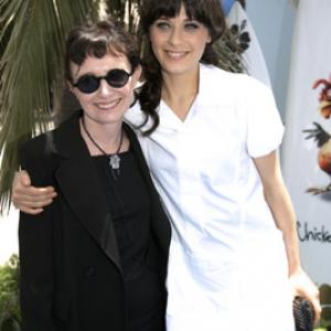 Mary Jo Deschanel and Zooey Deschanel at event of Surf's Up (2007)