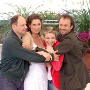 Vincent Perez, Emmanuelle Devos, Denis Podalydès and Léa Fazer at event of Bienvenue en Suisse (2004)