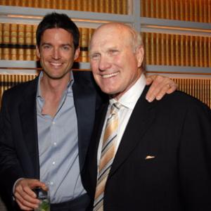 Terry Bradshaw and Tom Dey at event of Uzdelsta meile 2006
