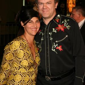 John C. Reilly and Alison Dickey at event of Boratas. Kaip saunusis Kazachstano zurnalistas Amerikoj patirti graibste (2006)