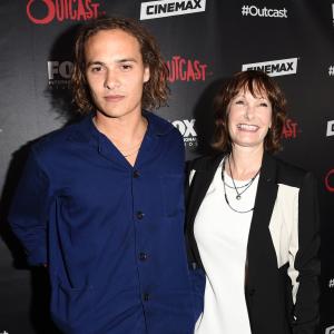 Gale Anne Hurd and Frank Dillane at event of Outcast (2016)