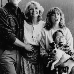 Still of John Lithgow, Melinda Dillon and Margaret Langrick in Harry and the Hendersons (1987)