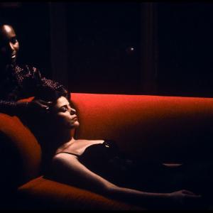 Linda Fiorentino and Suzzanne Douglas in Chain of Desire (1992)