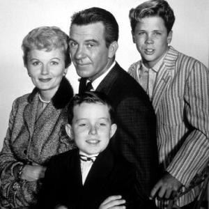 Leave It To Beaver Barbara BillingsleyHugh BeaumontJerry MathersTony Dow 1957 CBS