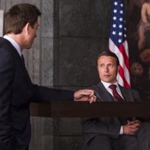 Still of Shawn Doyle and Mads Mikkelsen in Hanibalas 2013