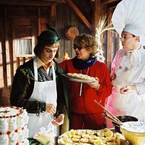 Martin Drainville as Prince Ludvois, Director Denise Filiatrault and Deny Paris as Chef Patissier in the Denise Filiatrault film ALICE'S ODYSSEY