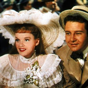 Still of Judy Garland and Tom Drake in Meet Me in St Louis 1944