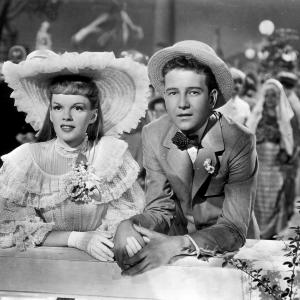 Still of Judy Garland and Tom Drake in Meet Me in St Louis 1944