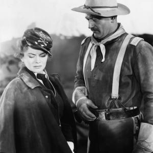 Still of John Wayne and Joanne Dru in She Wore a Yellow Ribbon (1949)