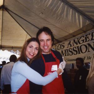 Ellen Dubin with Kevin Nealon volunteering for the Los Angeles Mission