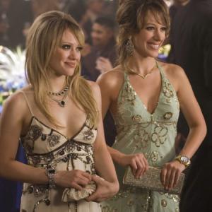 Still of Haylie Duff and Hilary Duff in Material Girls 2006