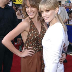 Haylie Duff and Hilary Duff at event of The Perfect Man (2005)