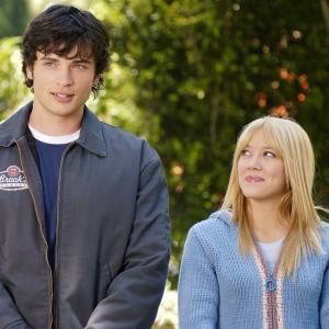 Still of Hilary Duff and Tom Welling in Cheaper by the Dozen (2003)