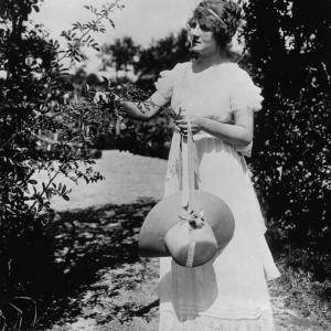 Still of Huguette Duflos in Mademoiselle de La Seigliegravere 1921