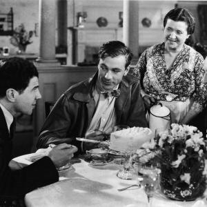 Still of Gary Cooper Douglass Dumbrille Emma Dunn and Lionel Stander in Mr Deeds Goes to Town 1936