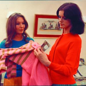 Still of Anny Duperey and Marina Vlady in 2 ou 3 choses que je sais delle 1967