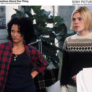 Still of Tia Texada and Clea DuVall in Thirteen Conversations About One Thing (2001)
