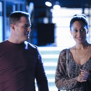 Still of George Eads and Tracee Ellis Ross in CSI kriminalistai 2000