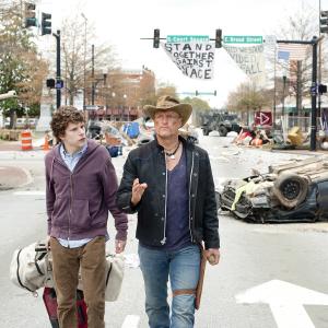 Still of Woody Harrelson and Jesse Eisenberg in Zombiu zeme 2009