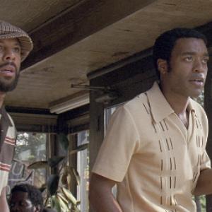 Still of Chiwetel Ejiofor and Common in American Gangster (2007)