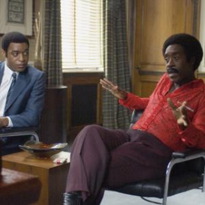 Still of Don Cheadle and Chiwetel Ejiofor in Talk to Me 2007