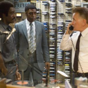 Still of Don Cheadle, Martin Sheen and Chiwetel Ejiofor in Talk to Me (2007)