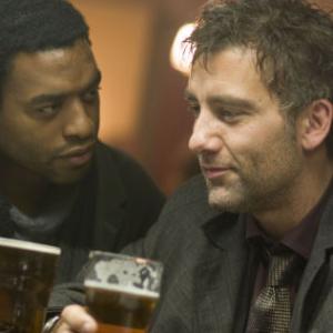 Still of Chiwetel Ejiofor and Clive Owen in Children of Men 2006