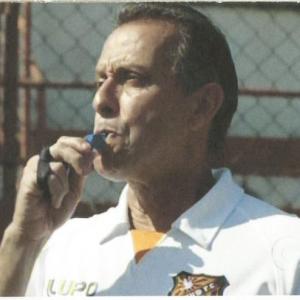 Murilo Elbas as Coach Branco in Avenida Brasil.
