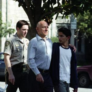 Still of Ben Kingsley, Ron Eldard and Jonathan Ahdout in Smelio ir ruko namai (2003)