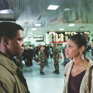 Still of Denzel Washington and Kimberly Elise in The Manchurian Candidate (2004)
