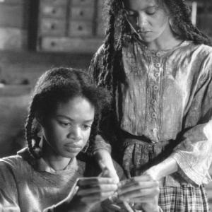 Still of Kimberly Elise and Thandie Newton in Beloved 1998