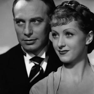 Still of Danielle Darrieux and Maurice Escande in Le domino vert 1935