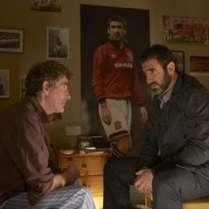 Still of Eric Cantona and Steve Evets in Looking for Eric (2009)