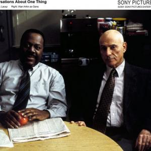 Still of Alan Arkin and Frankie Faison in Thirteen Conversations About One Thing 2001