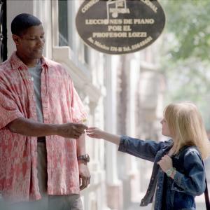Still of Denzel Washington and Dakota Fanning in Degantis zmogus (2004)