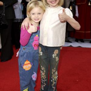 Dakota Fanning and Elle Fanning at event of The Santa Clause 2 (2002)