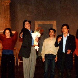 Francesca Fanti with Vincent Schiavelli and the rest of the cast of CCera na vota in Sicily
