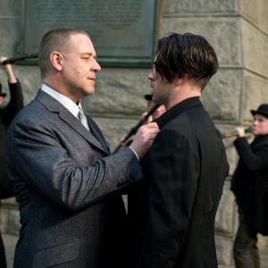 Still of Russell Crowe and Colin Farrell in Ziemos pasaka (2014)