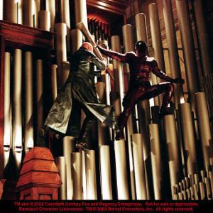 Still of Ben Affleck and Colin Farrell in Daredevil 2003