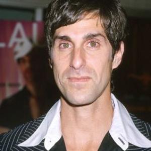 Perry Farrell at event of Shadow Hours 2000