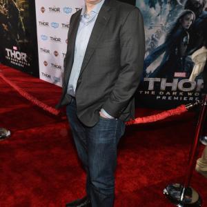 Kevin Feige at event of Toras: Tamsos pasaulis (2013)