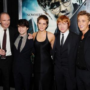 Ralph Fiennes, Tom Felton, Rupert Grint, Daniel Radcliffe and Emma Watson at event of Haris Poteris ir mirties relikvijos. 1 dalis (2010)