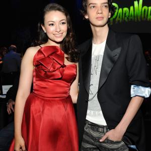 Jodelle Ferland and Kodi SmitMcPhee at event of Paranormanas 2012