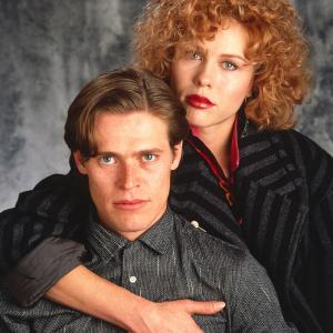 Still of Willem Dafoe and Debra Feuer in To Live and Die in L.A. (1985)