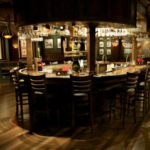 Standoff - Sloan's Pub: The FBI hangout
