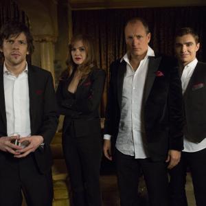 Still of Woody Harrelson, Jesse Eisenberg, Isla Fisher and Dave Franco in Apgaules meistrai (2013)