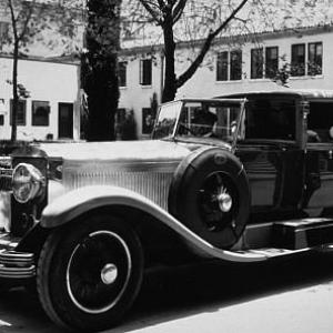 George Fitzmaurice with his 1927 Delage Limousine Six C 1927 MW