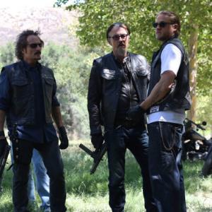 Still of Kim Coates, Tommy Flanagan and Charlie Hunnam in Sons of Anarchy (2008)
